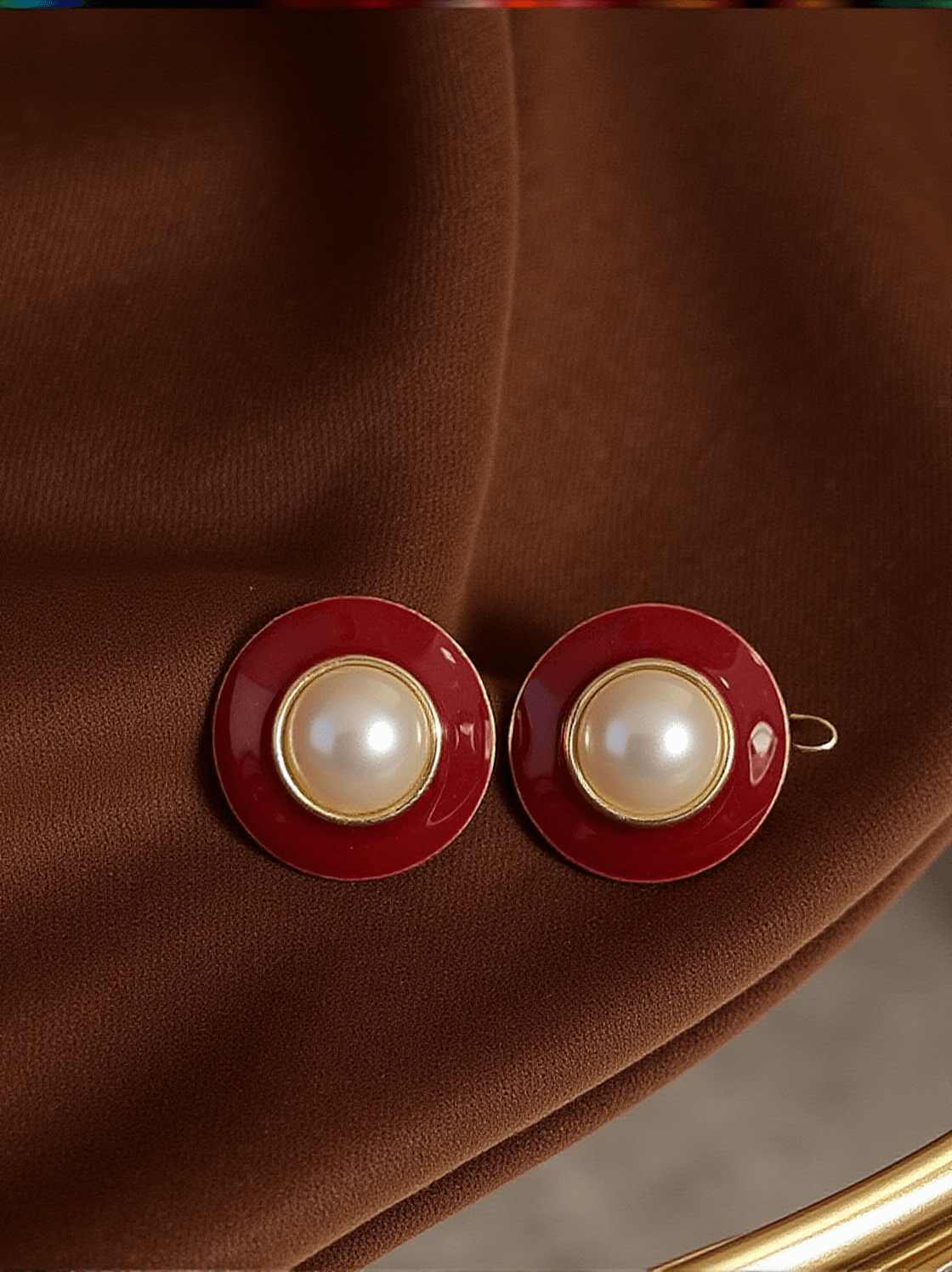 EMRAL ROUND PEARL ENAMEL EARRINGS