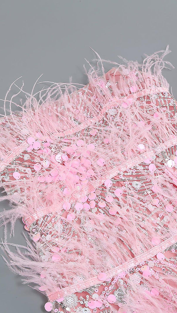 TRÄGERLOSES GLITZERKLEID MIT PAILLETTEN IN PINK