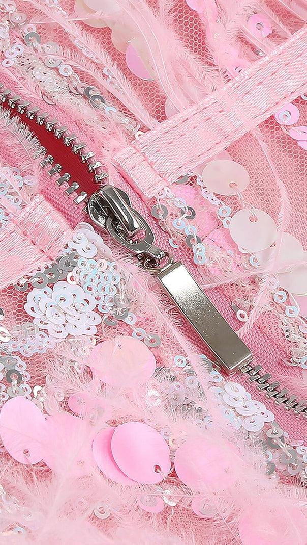 TRÄGERLOSES GLITZERKLEID MIT PAILLETTEN IN PINK