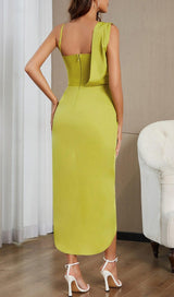 ONE SHOULDER RUCHED MIDI DRESS IN GREEN