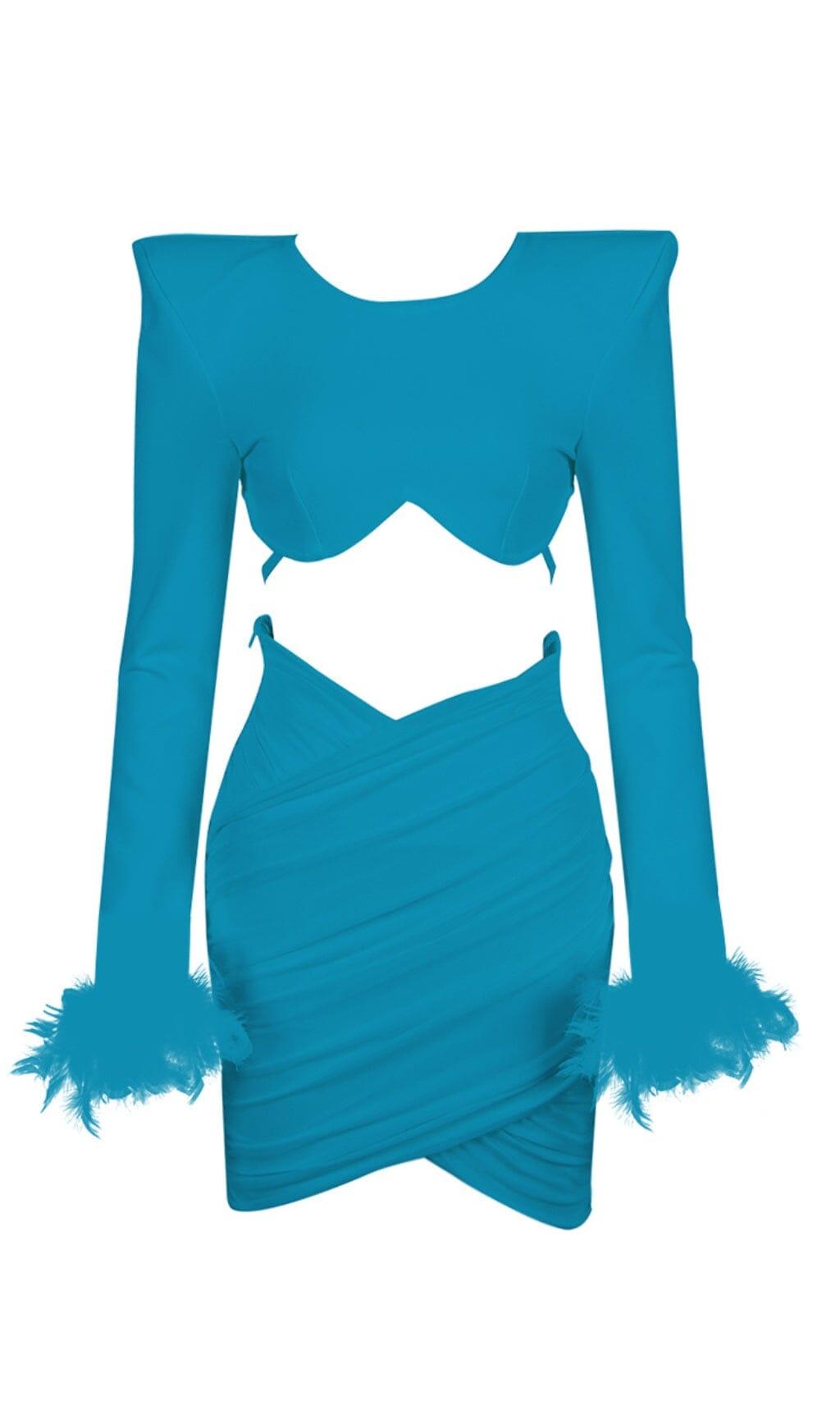 ABITO PLISSETTATO CON CAMICIA DI PIUME E SPALLE SCOLLATE IN BLU