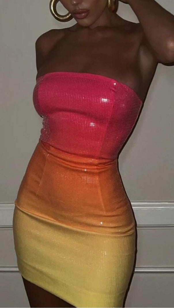 ROT-GELB FARBVERLAUF-TRÄGERLOSES MINIKLEID