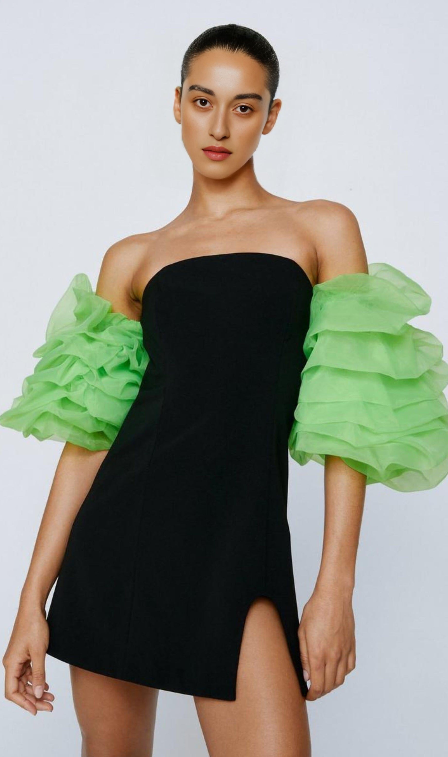 MINI ABITO IN ORGANZA CON MANICHE A SBUFFO NERO