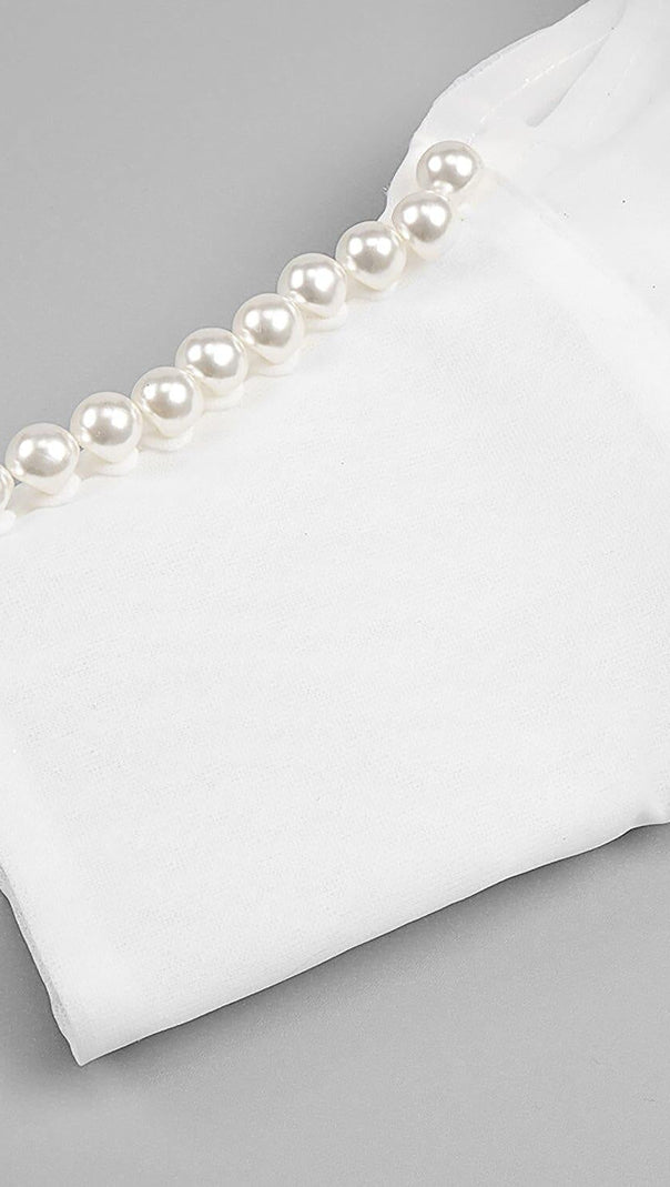 TRÄGERLOSES BRAUTKLEID MIT PUFFÄRMELN UND GLANZ