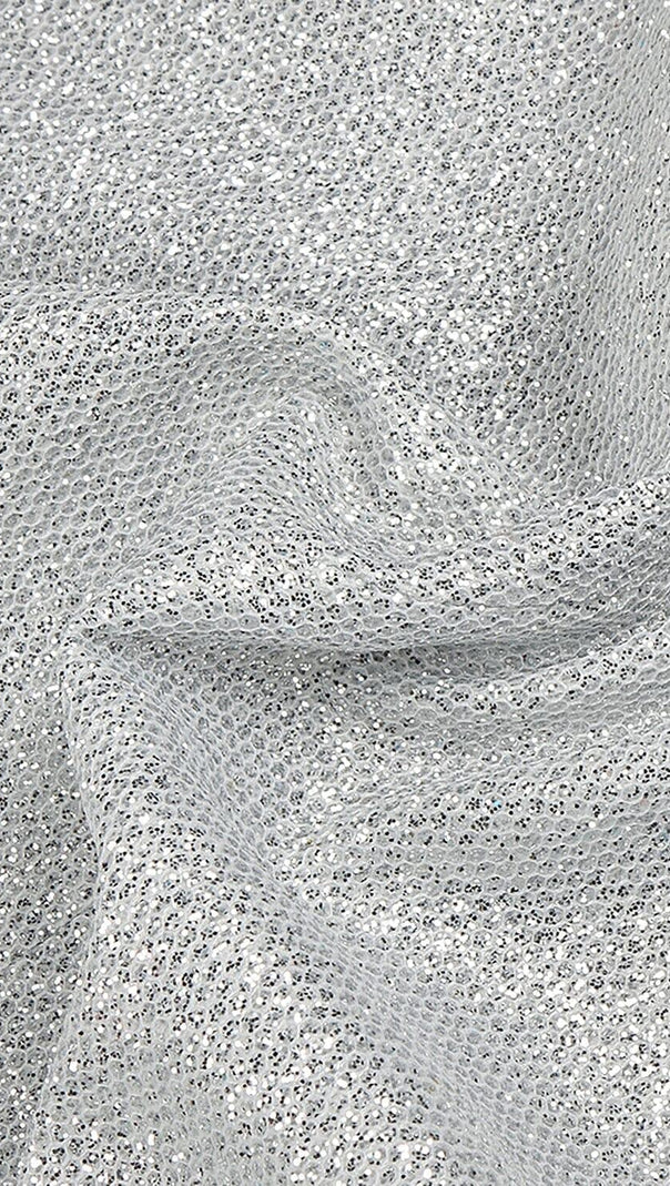 TRÄGERLOSES BRAUTKLEID MIT PUFFÄRMELN UND GLANZ