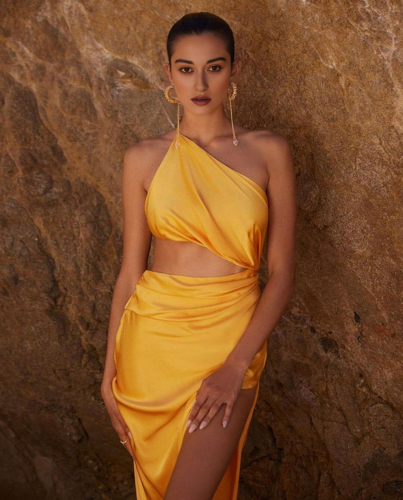 ONE-SHOULDER SILK SATIN MIDI DRESS IN YELLOW