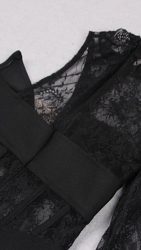 MIDIKLEID AUS SPITZE MIT EINER SCHULTER IN SCHWARZ