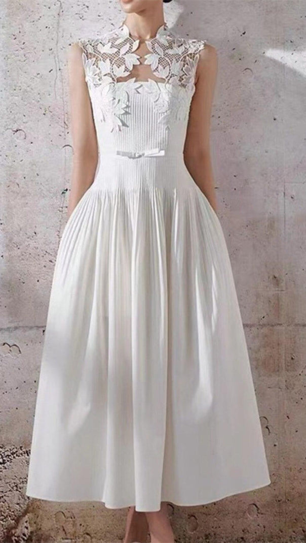 Maxikleid mit Blumenstickerei in Weiß