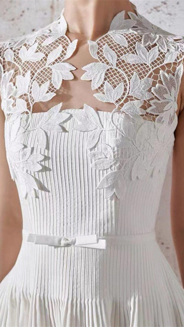 Maxikleid mit Blumenstickerei in Weiß