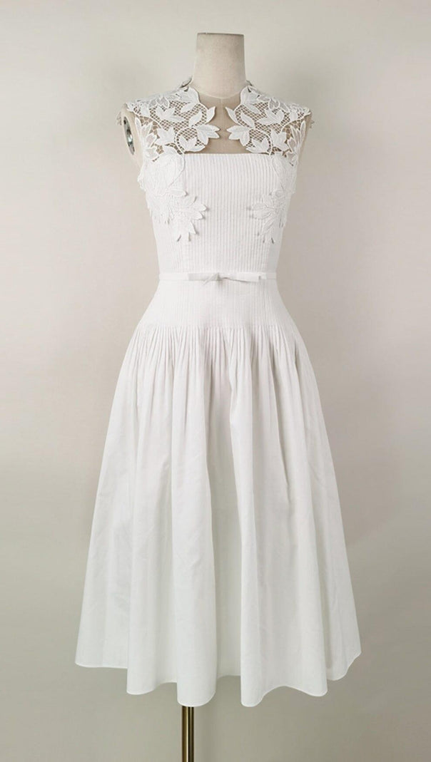 Maxikleid mit Blumenstickerei in Weiß