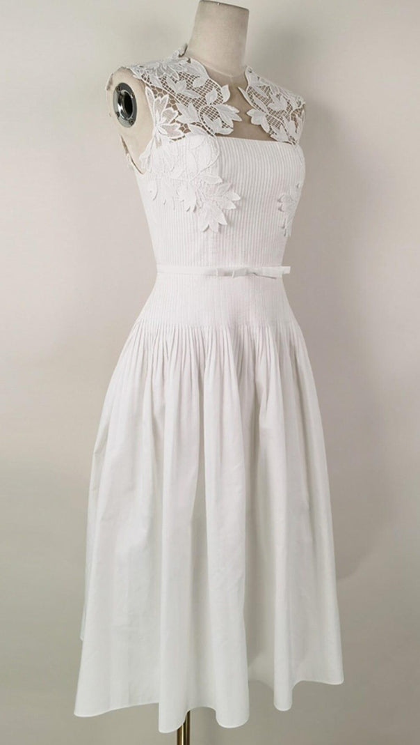 Maxikleid mit Blumenstickerei in Weiß