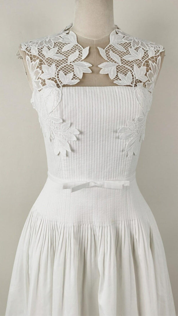 Maxikleid mit Blumenstickerei in Weiß