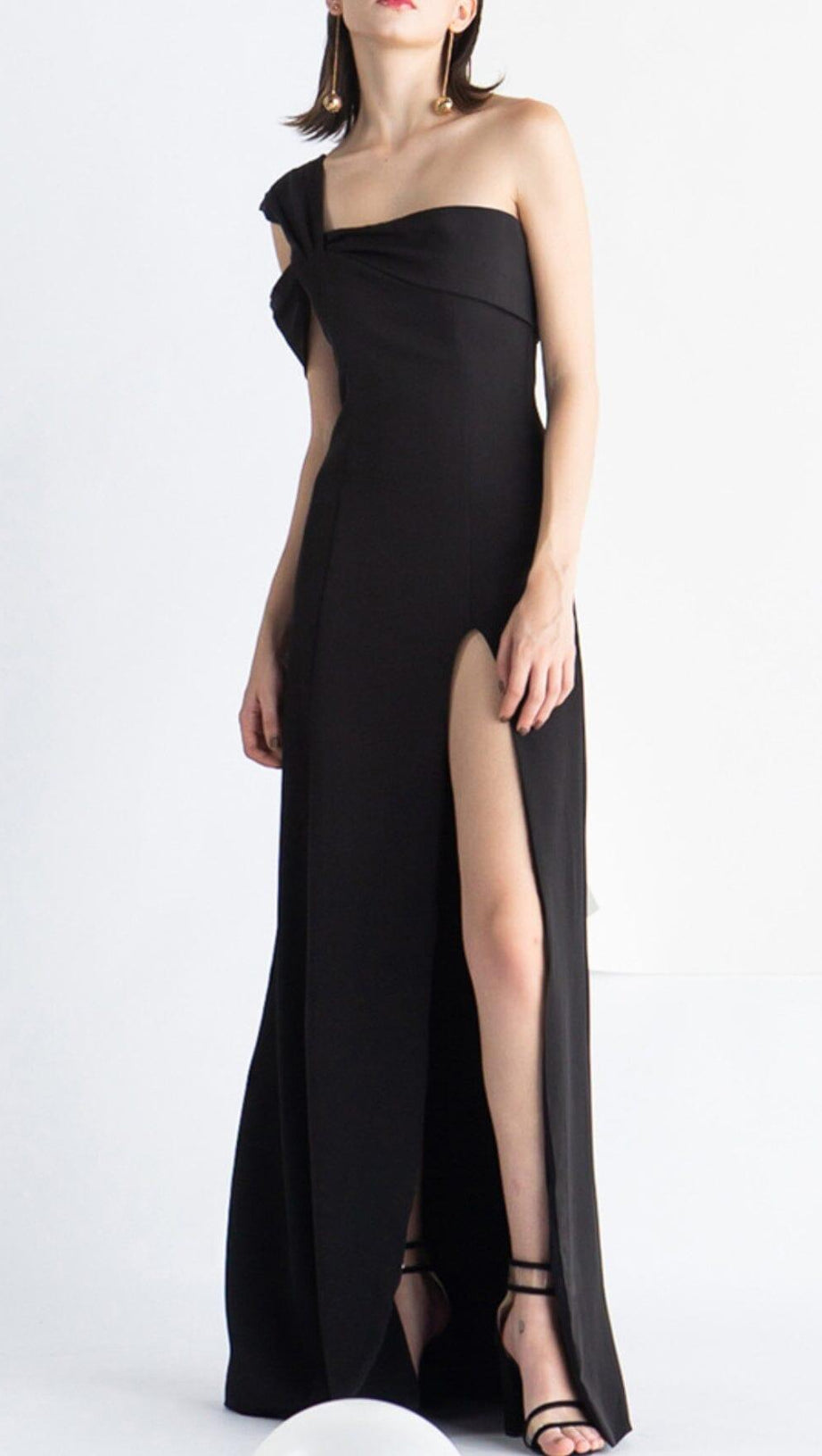 ONE-SHOULDER MOP DRESS IN BLACK