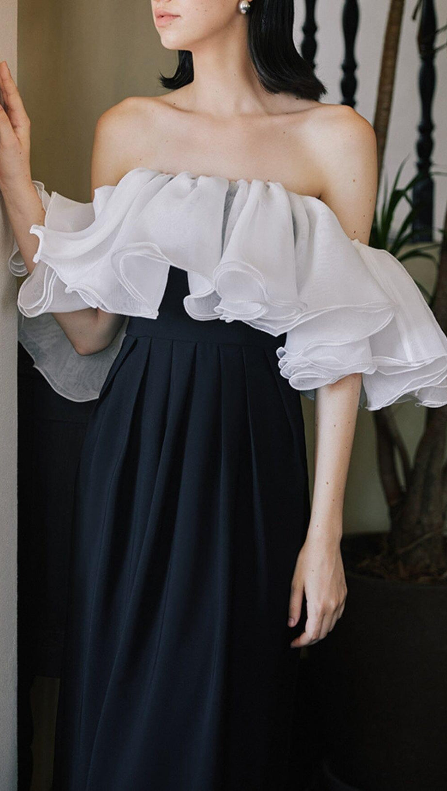 STITCHED OFF-THE-SHOULDER SLIM DRESS IN BLACK