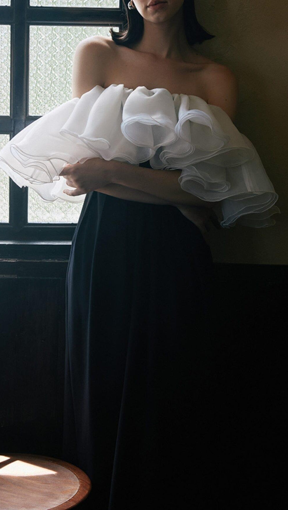 STITCHED OFF-THE-SHOULDER SLIM DRESS IN BLACK