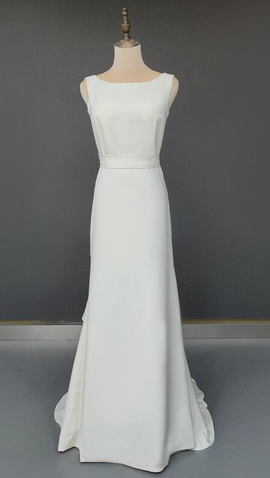 LAMINATED RUFFLE SLEEVELESS DRESS IN WHITE