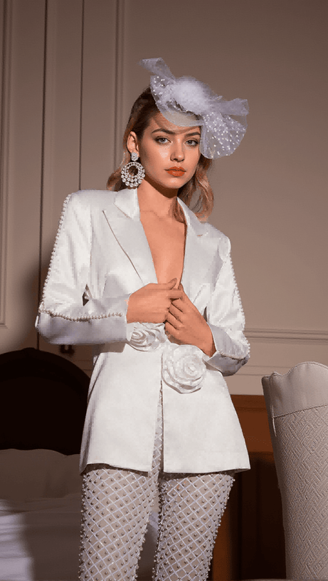 VLAD FEATHER MESH COCKTAIL HAT IN WHITE