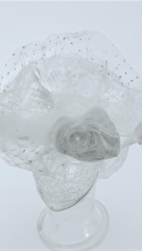 CAPPELLO DA COCKTAIL IN RETE DI PIUME VLAD BIANCO