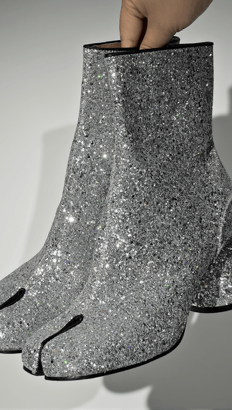 Wallon – Stiefel mit Pailletten und Tabi-Zehenpartie