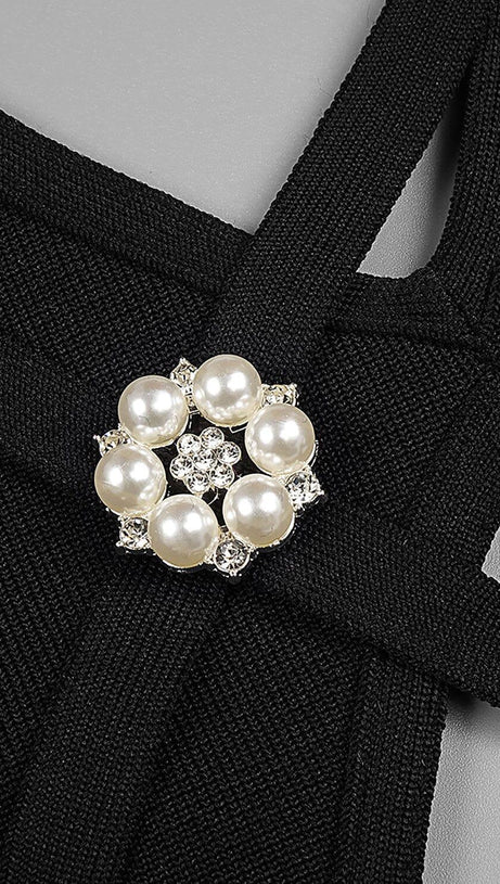 BUTTON BACKLESS HALTE MINI BANDGE DRESS IN BLACK