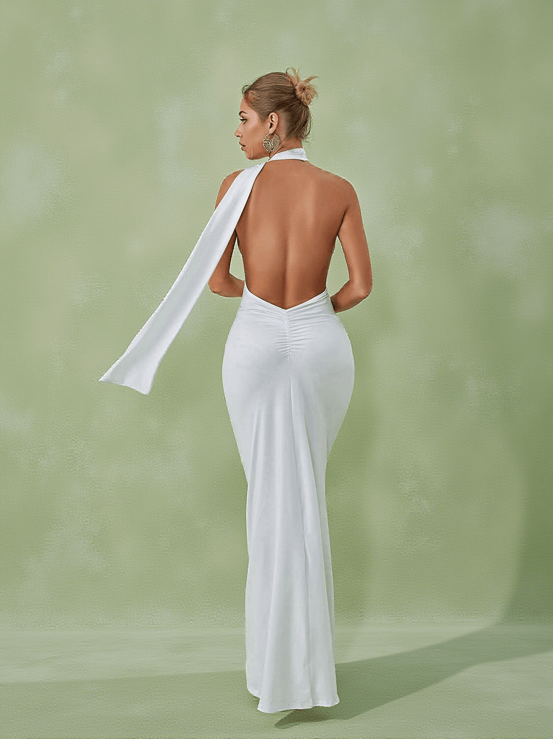 Toula – Rückenfreies Maxikleid in Weiß