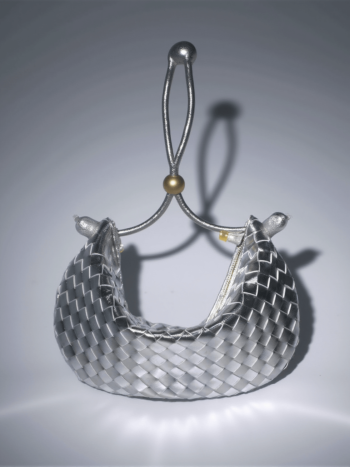 MIDGE WOVEN DRAWSTRING BAG IN SILVER