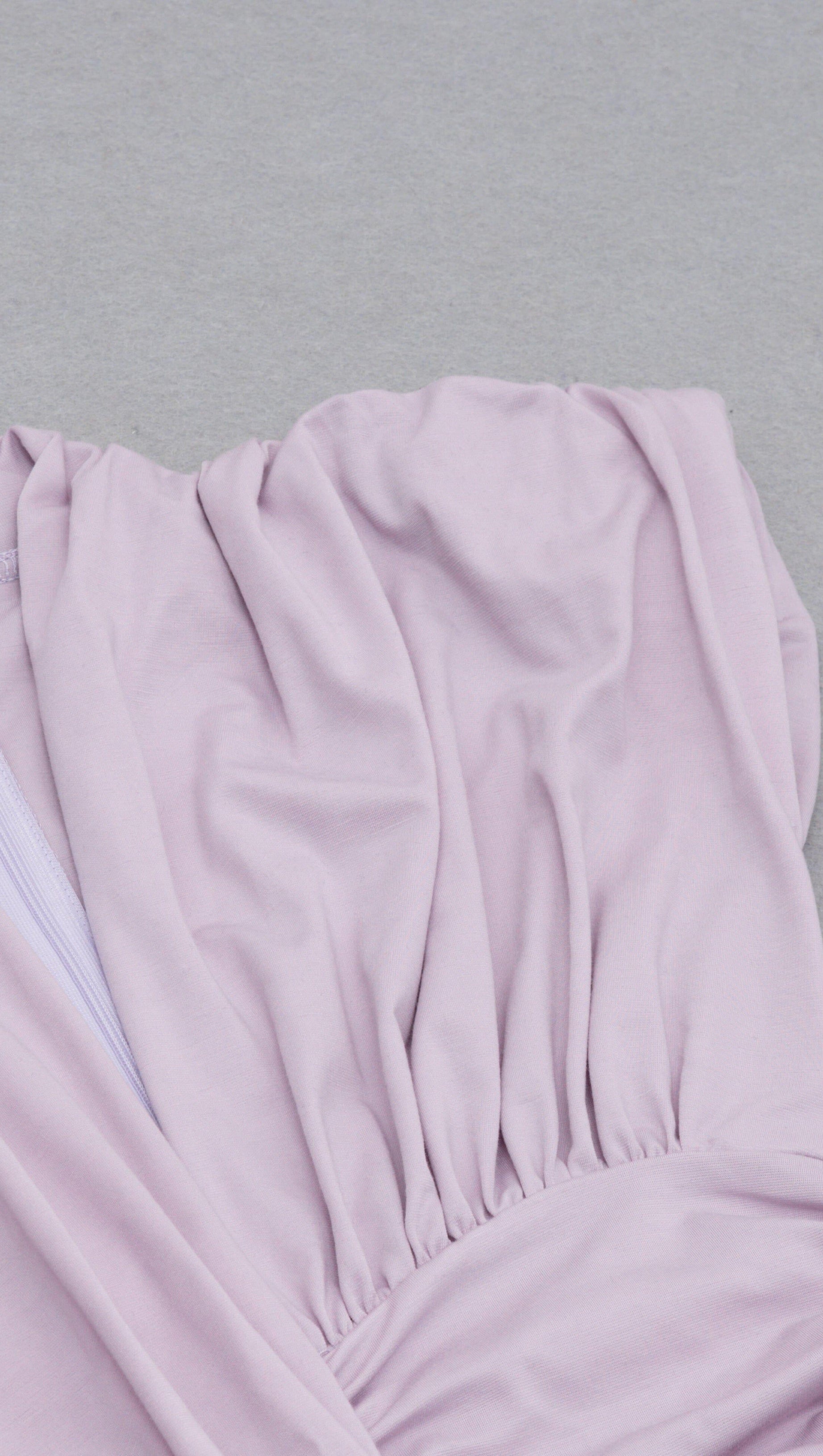 DEEP V-NECK SMALL FLYING-SLEEVED HIGH-RISE DRESS IN LIGHT PURPLE