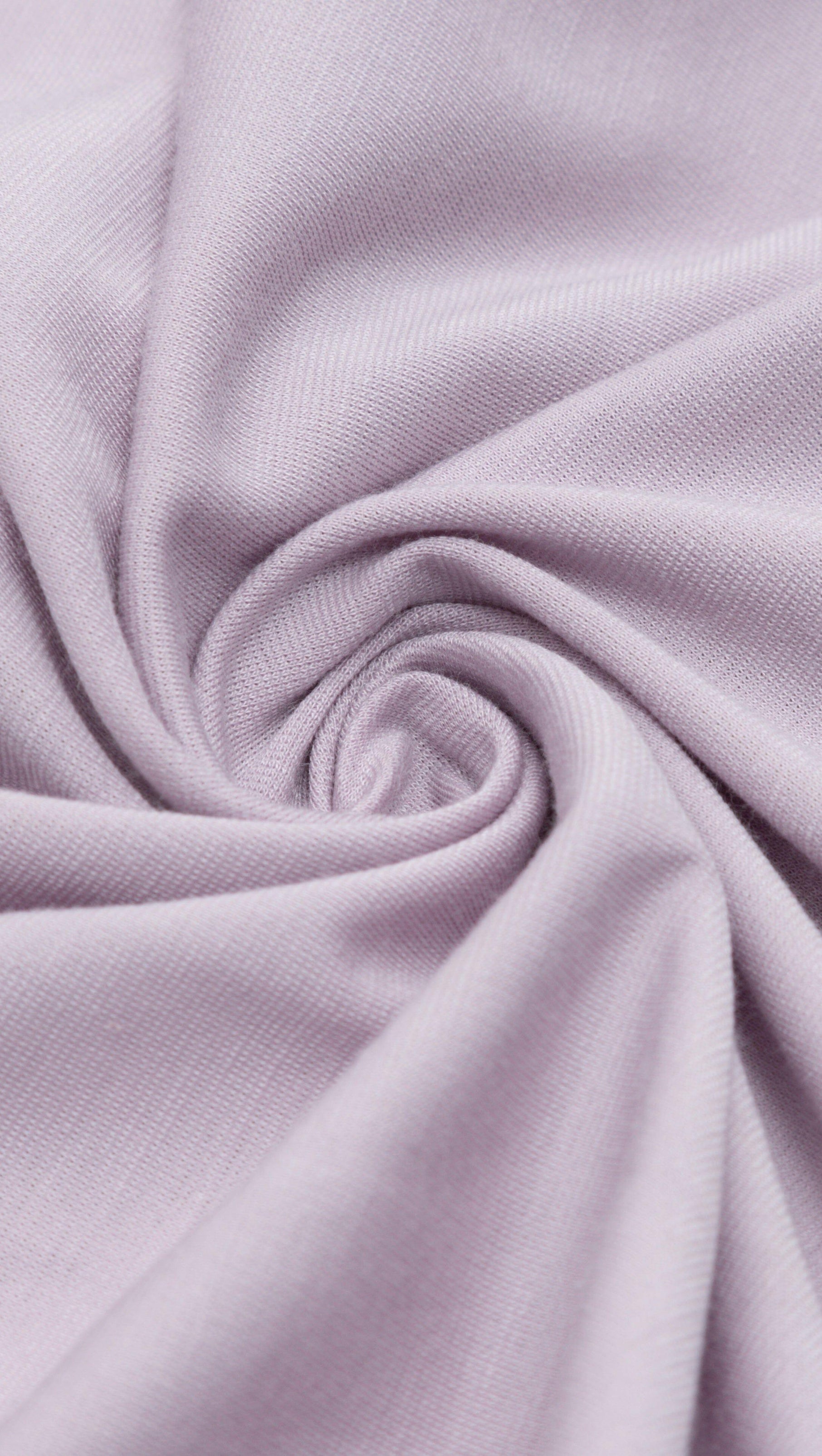 KLEID MIT TIEFEN V-AUSSCHNITT, KLEINEN FLIEGERÄRMELN UND HOHER TAILLE IN HELLLILA