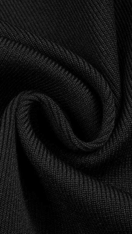 SLIM-FIT CHEST HOLLOW OFF-THE-SHOULDER MAXI DRESS IN BLACK