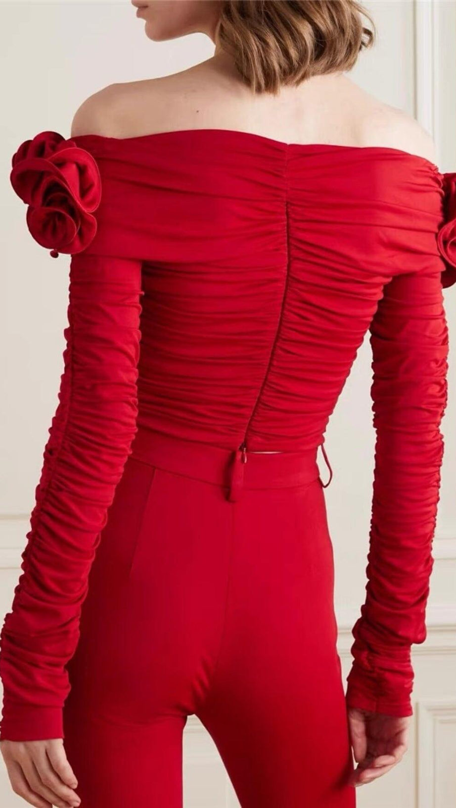 FLOWER ONE -LINE SHOULDER PLEATED BACKLESS TOP IN RED