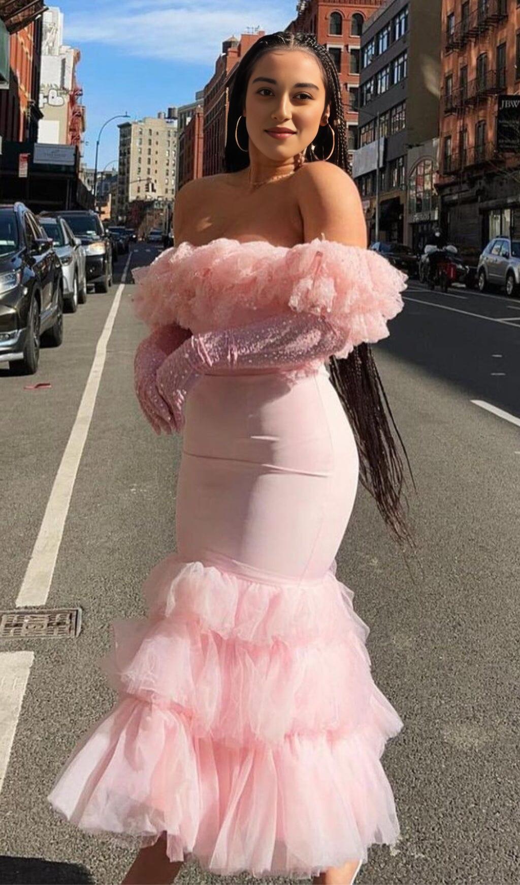 ABITO CON SPALLA MONOFILO E ORECCHIE DI LEGNO ROSA