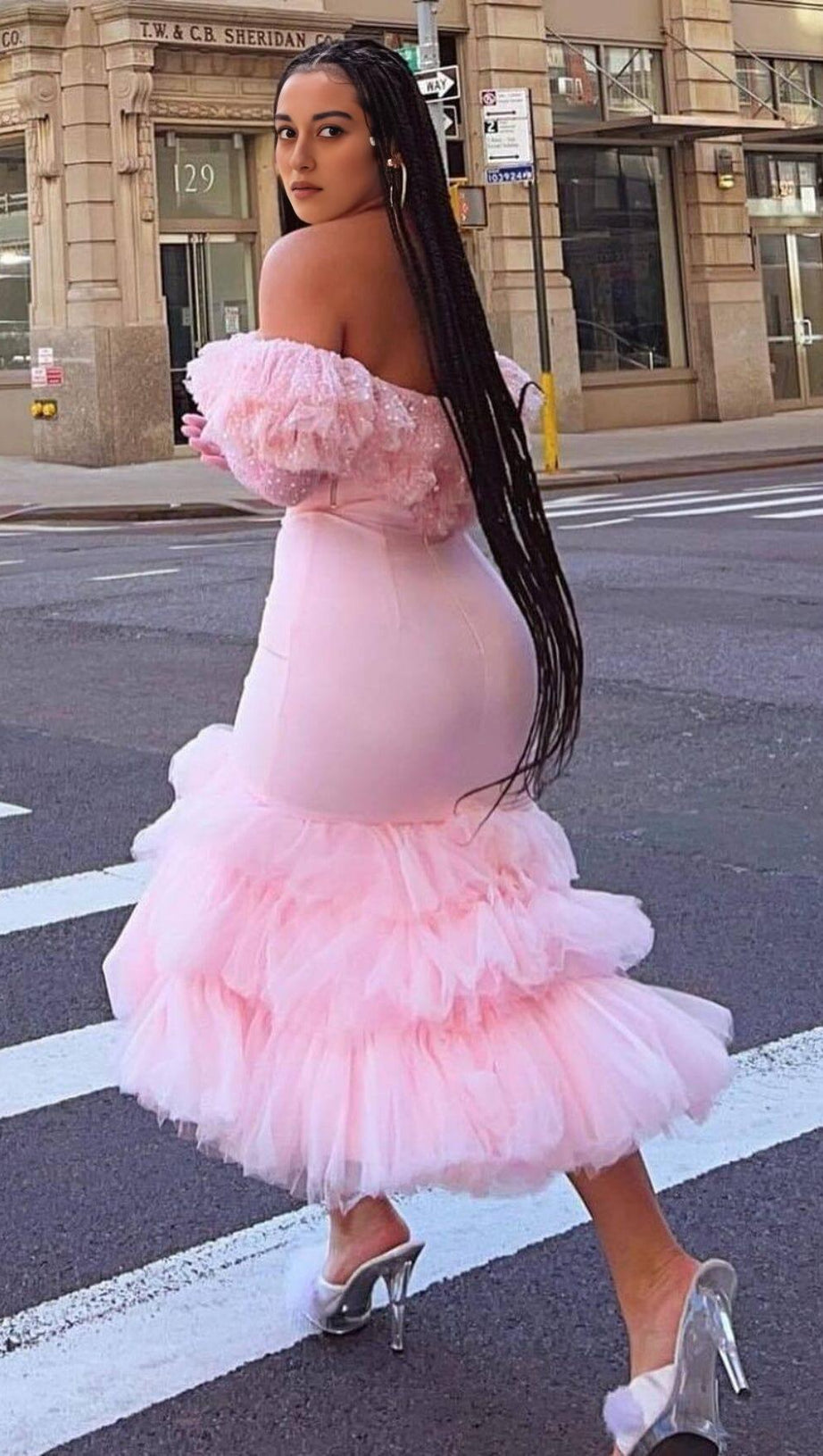 ONE-LINE SHOULDER AND WOODEN EARS DRESS IN PINK