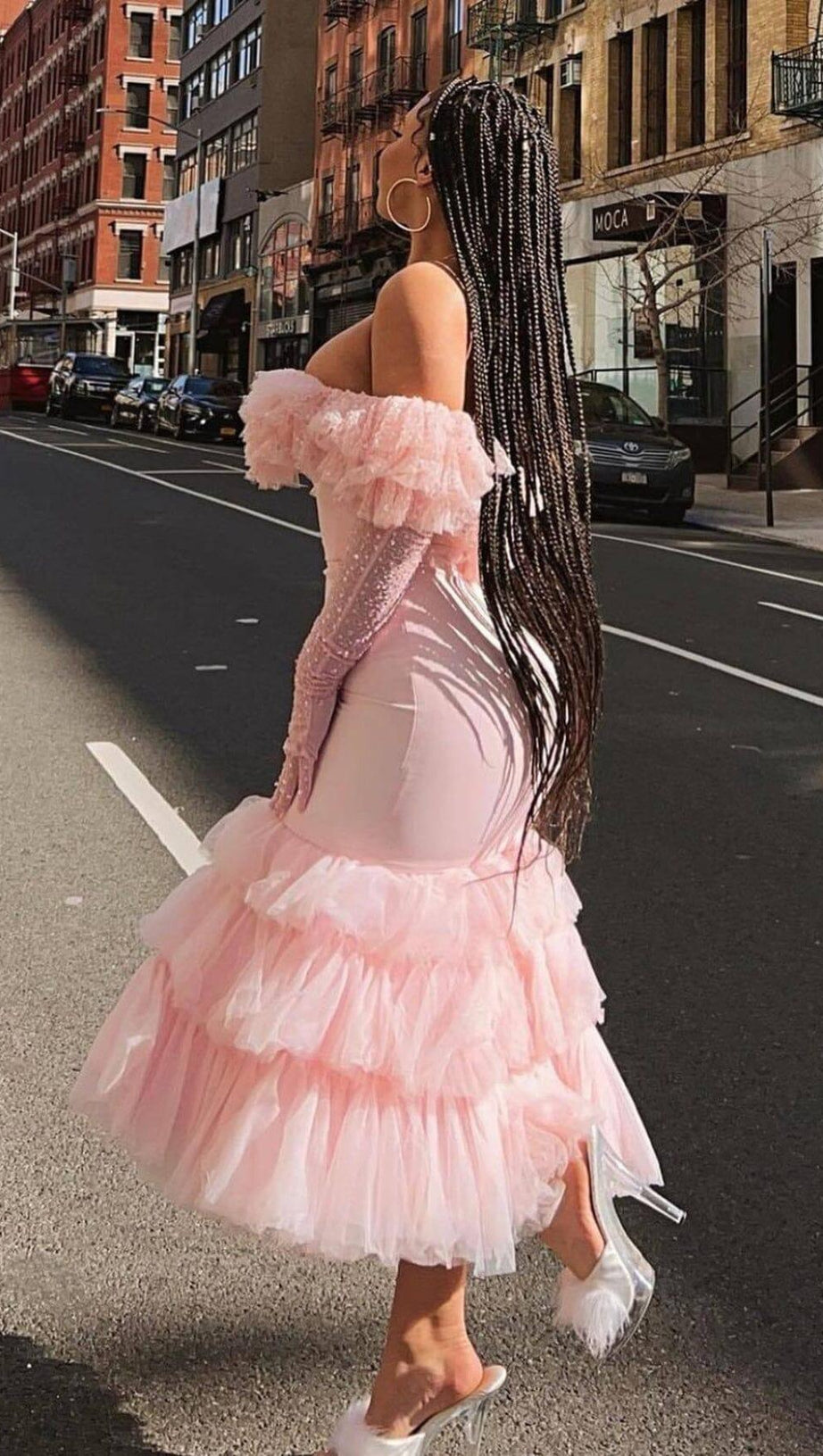 ONE-LINE SHOULDER AND WOODEN EARS DRESS IN PINK