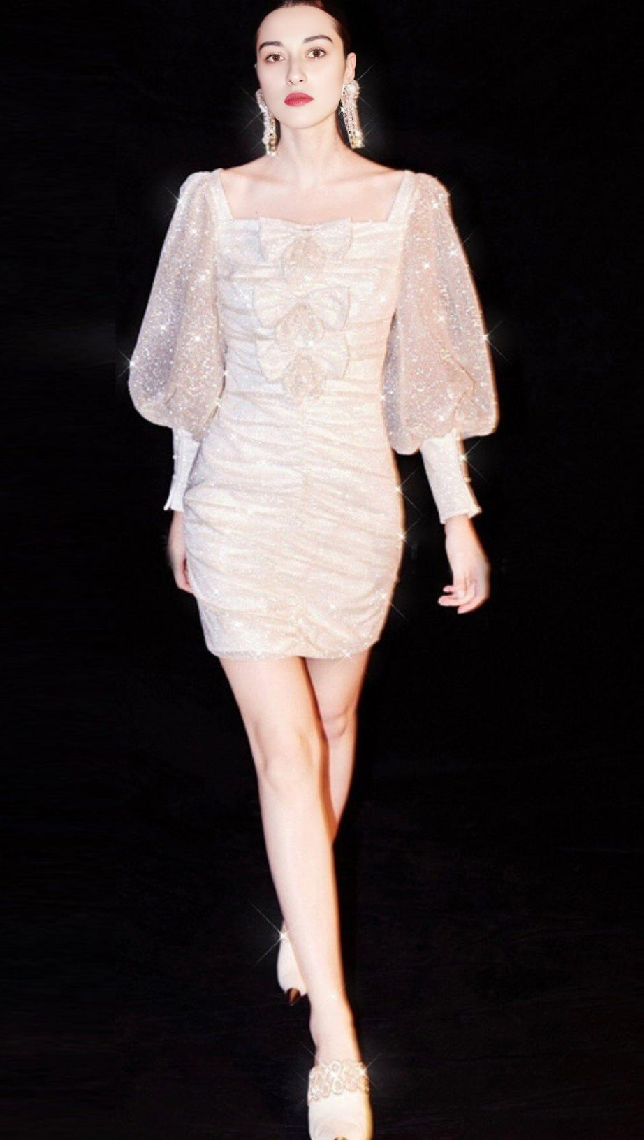 BOW STREAMER MESH PLEATED DRESS IN BEIGE