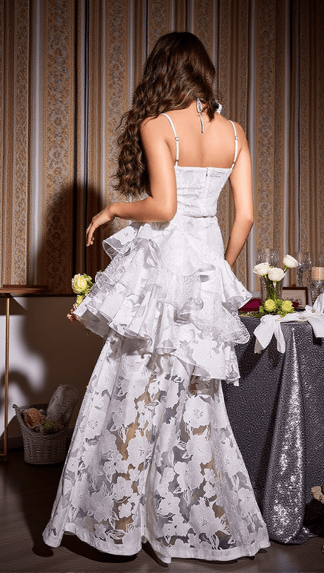 Loursa – Gestuftes Maxikleid aus Spitze mit Blumenmuster und Choker