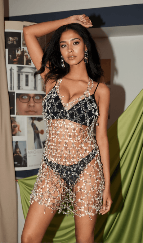 Fera – Rückenfreies Kleid mit Strass und Fransen