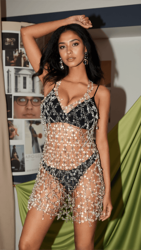 Fera – Rückenfreies Kleid mit Strass und Fransen