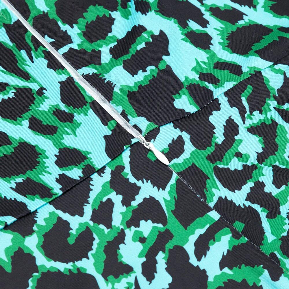 MIDIKLEID MIT LEOPARDENMUSTER UND AUSHÖHLUNG IN CAMOUFLAGE