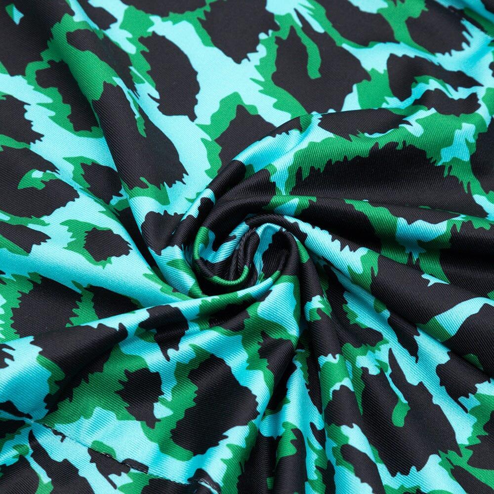 MIDIKLEID MIT LEOPARDENMUSTER UND AUSHÖHLUNG IN CAMOUFLAGE