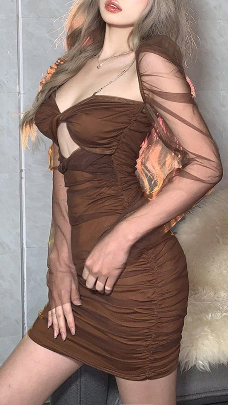 MESH TWISTED DRESS IN BROWN