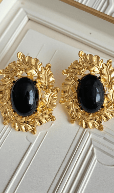 Orecchini decorati con foglie di Visen