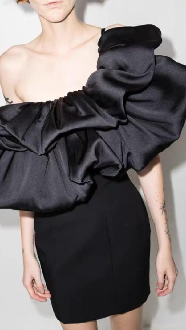 AIIZIE CROSS-SHOULDER PLEATED DRESS IN BLACK - product image