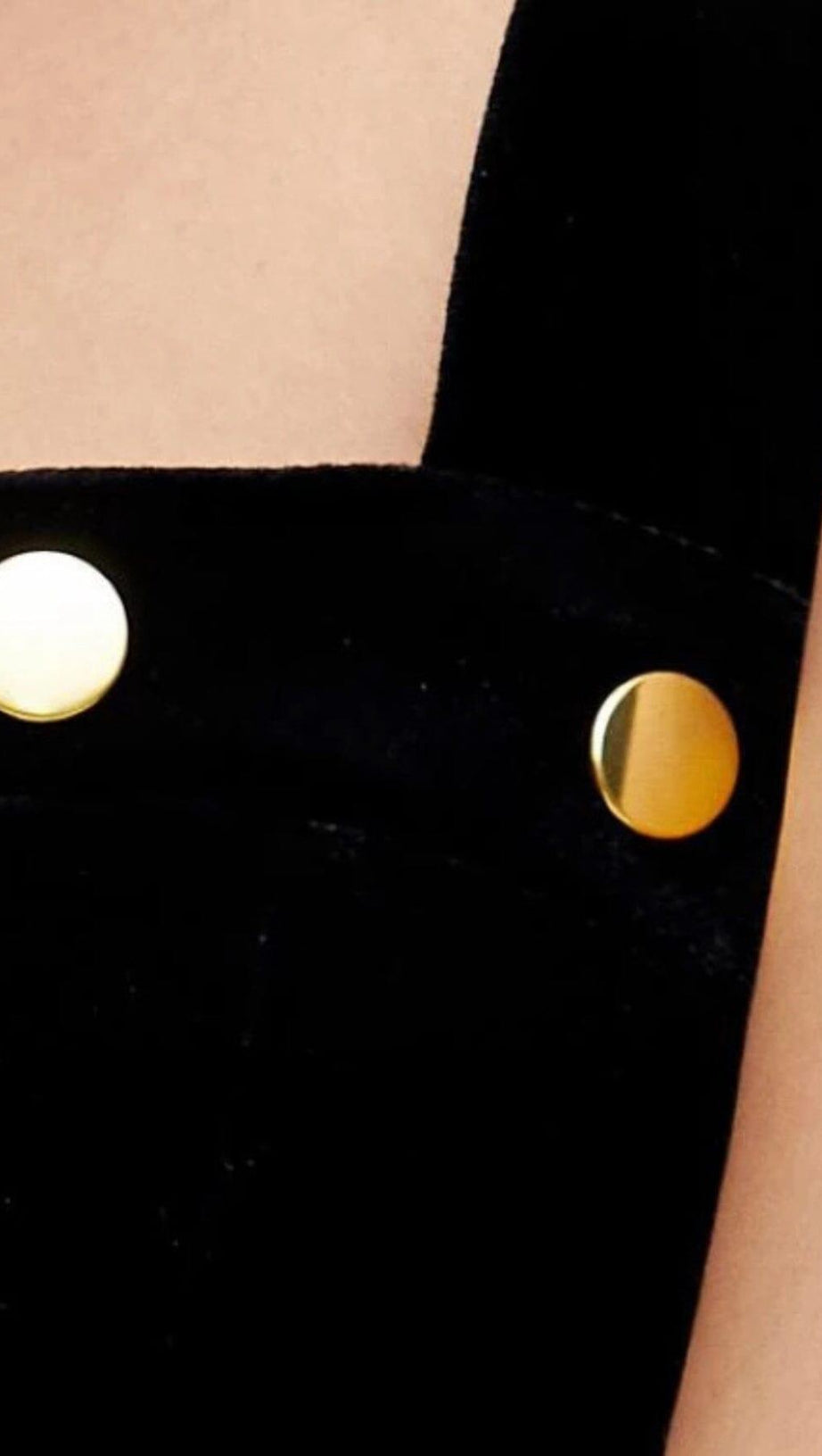 FISHTAIL HEM VELVET SUSPENDER MIDI DRESS IN BLACK