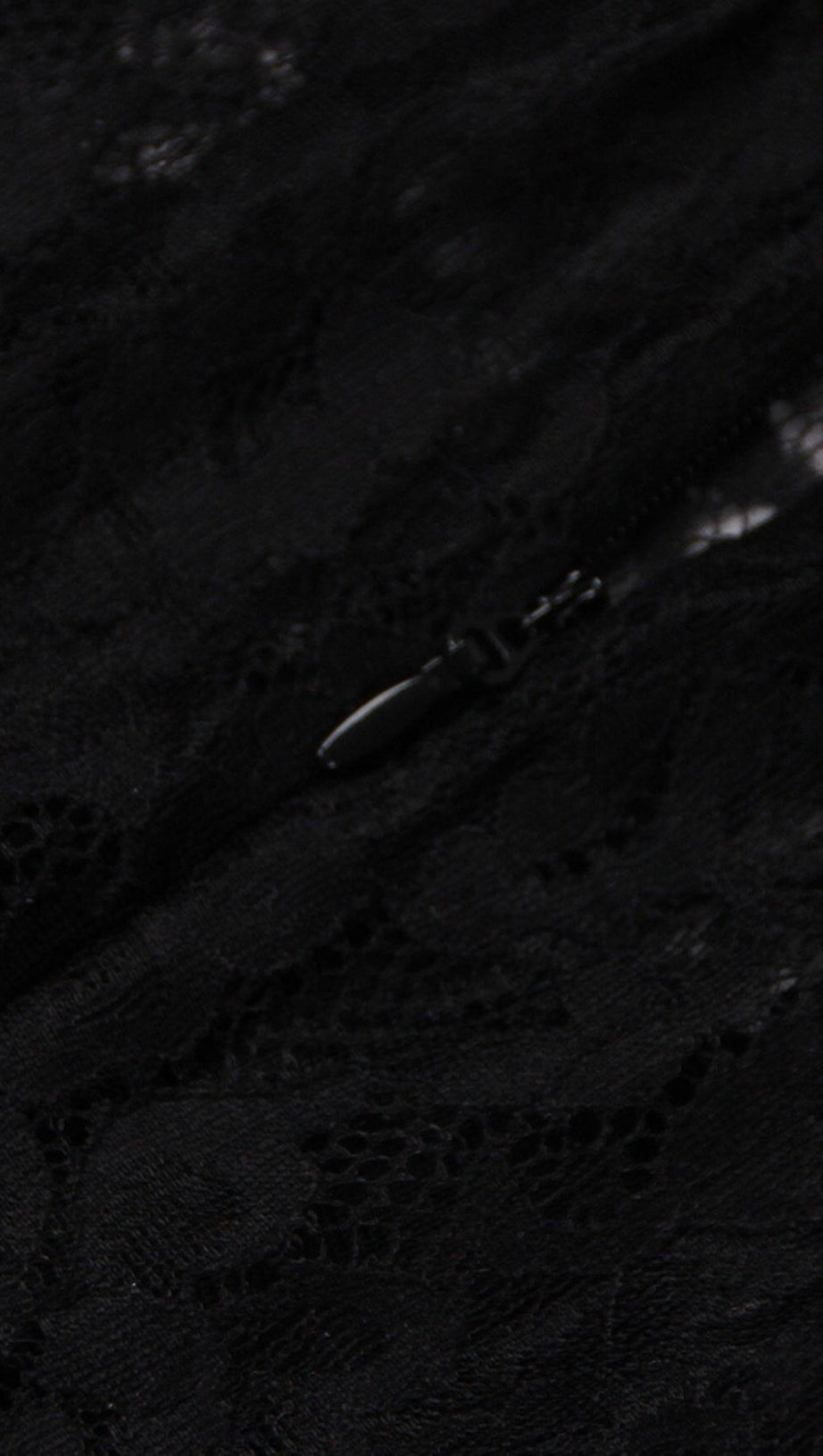 SPLICED LACE FEATHER SLIT DRESS IN BLACK AND RED