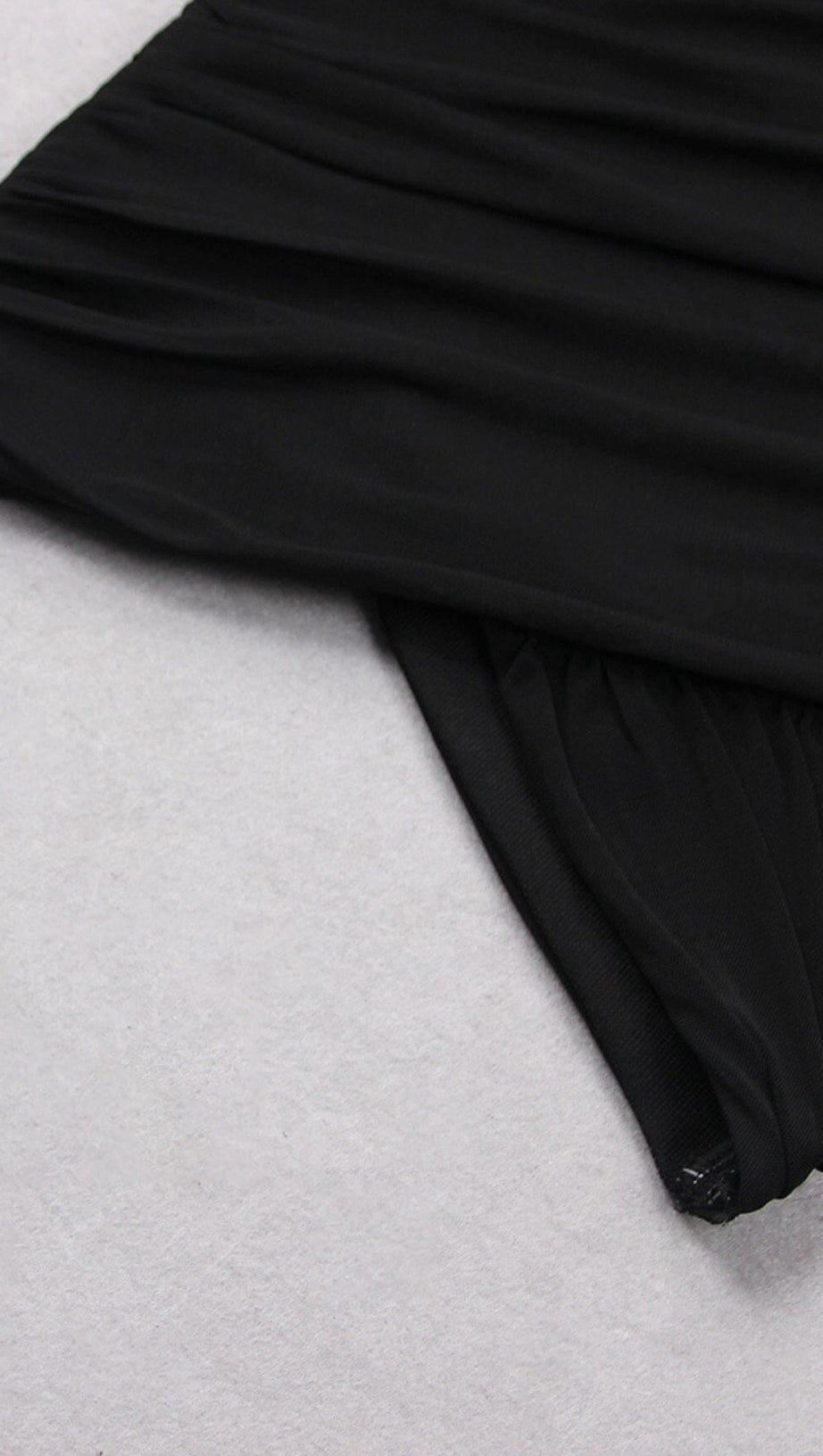 SHOULEDR PAD WAIST BARING FEATHER BLOUSE PLEATED DRESS IN BLACK