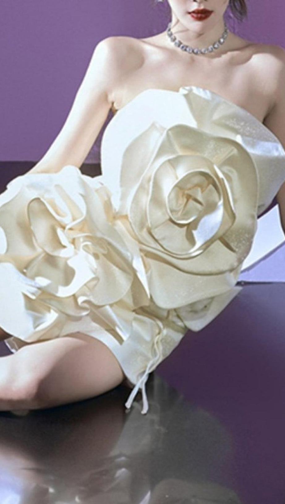 MINI ABITO BEIGE CON FIORI SENZA SPALLINE E CINTURINO