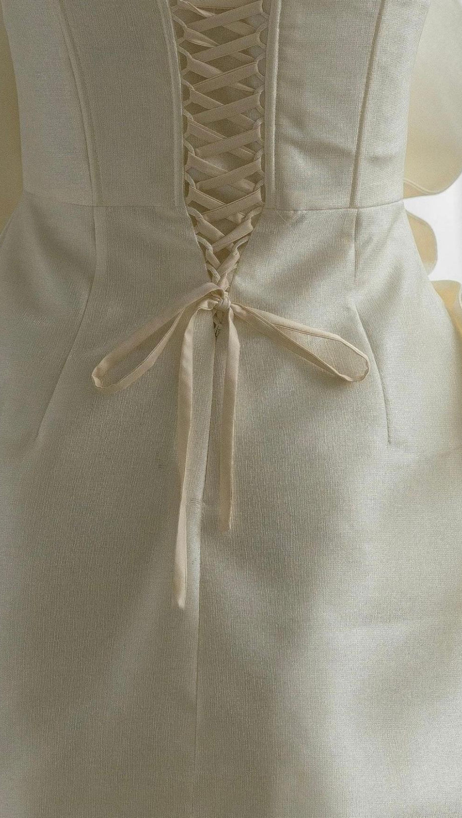 MINI ABITO BEIGE CON FIORI SENZA SPALLINE E CINTURINO