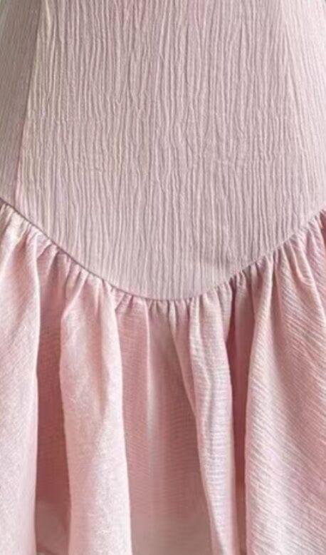 Gerafftes, rückenfreies Riemchen-Midikleid in Pink