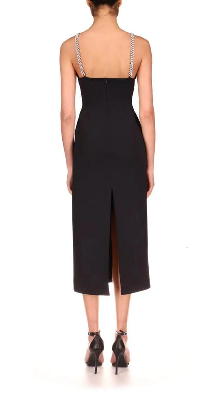 MIDIKLEID MIT KETTENNECKHOLDER UND HOHER TAILLE, SCHMAL UND HÜFTIG IN SCHWARZ