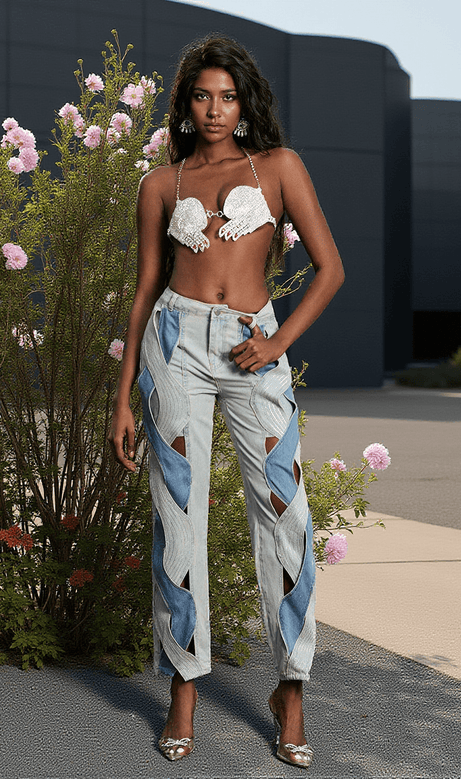 Mehetabel – Hellblaue Jeanshose mit Cut-outs